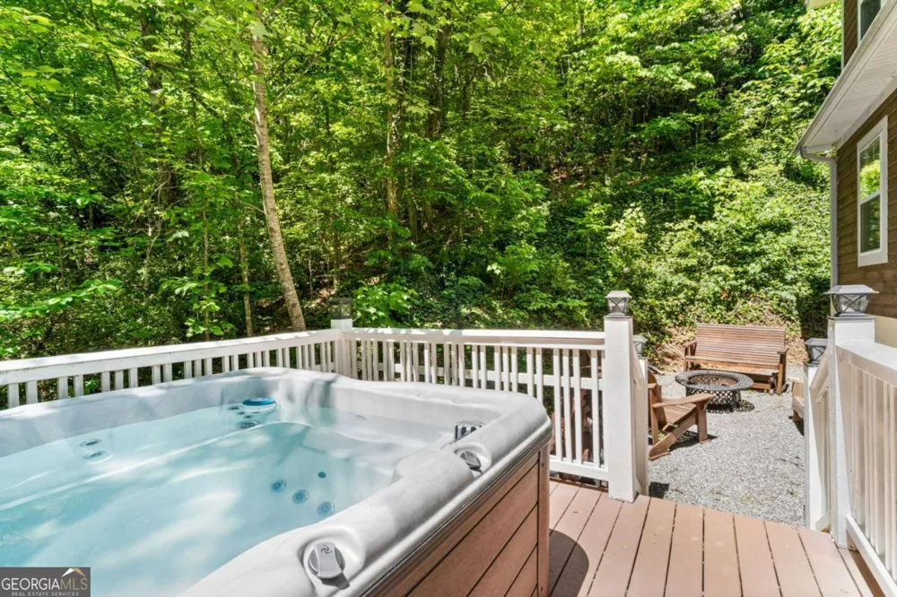 2102 Pooh COR Hiawassee, GA 30546