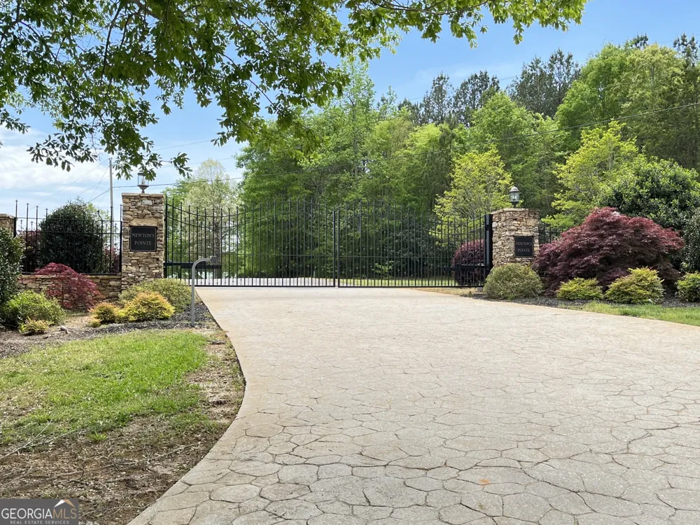 2592 Omaha DR Elberton, GA 30635