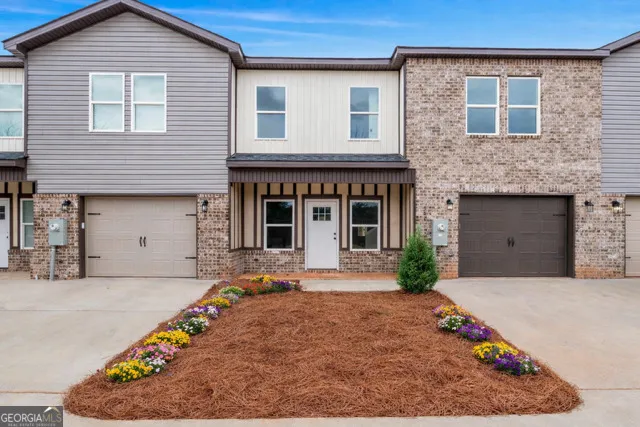 302 Beau Claire CIR Byron, GA 31008