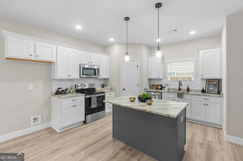 302 Beau Claire CIR Byron, GA 31008