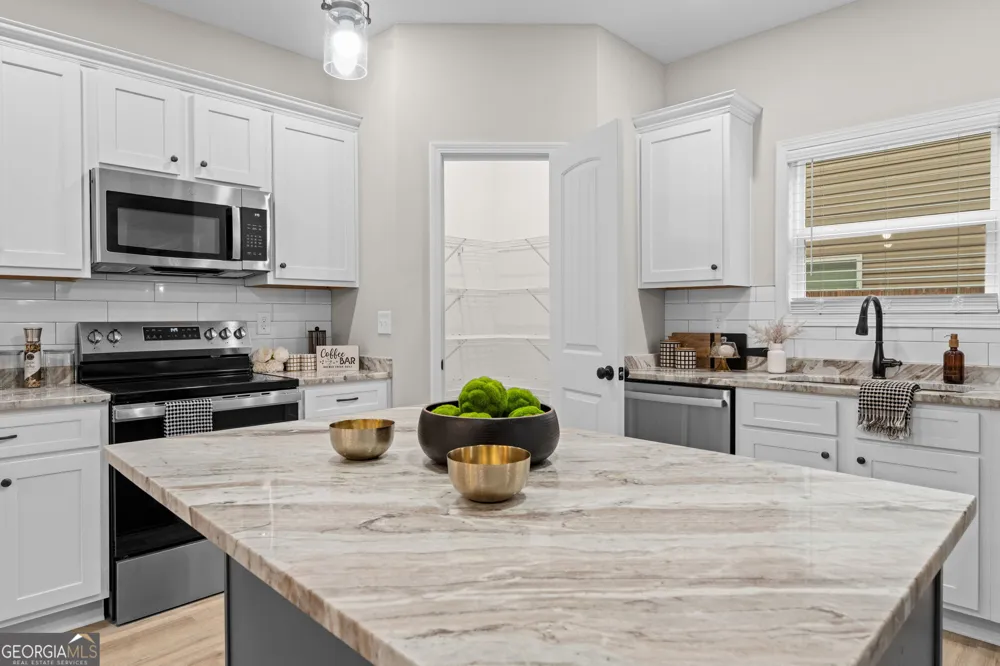 302 Beau Claire CIR Byron, GA 31008