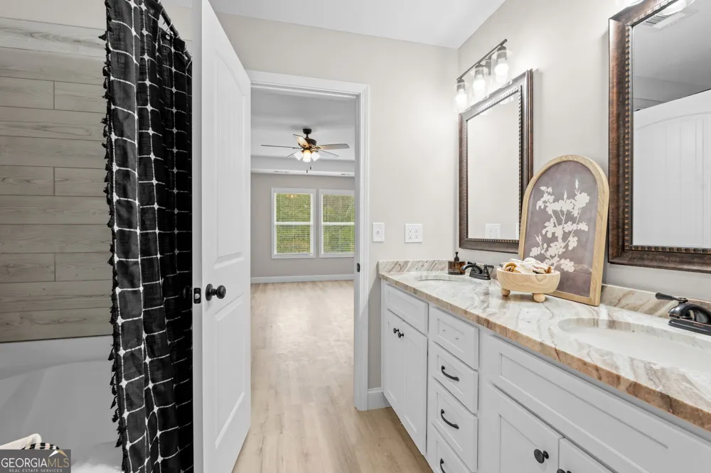 302 Beau Claire CIR Byron, GA 31008