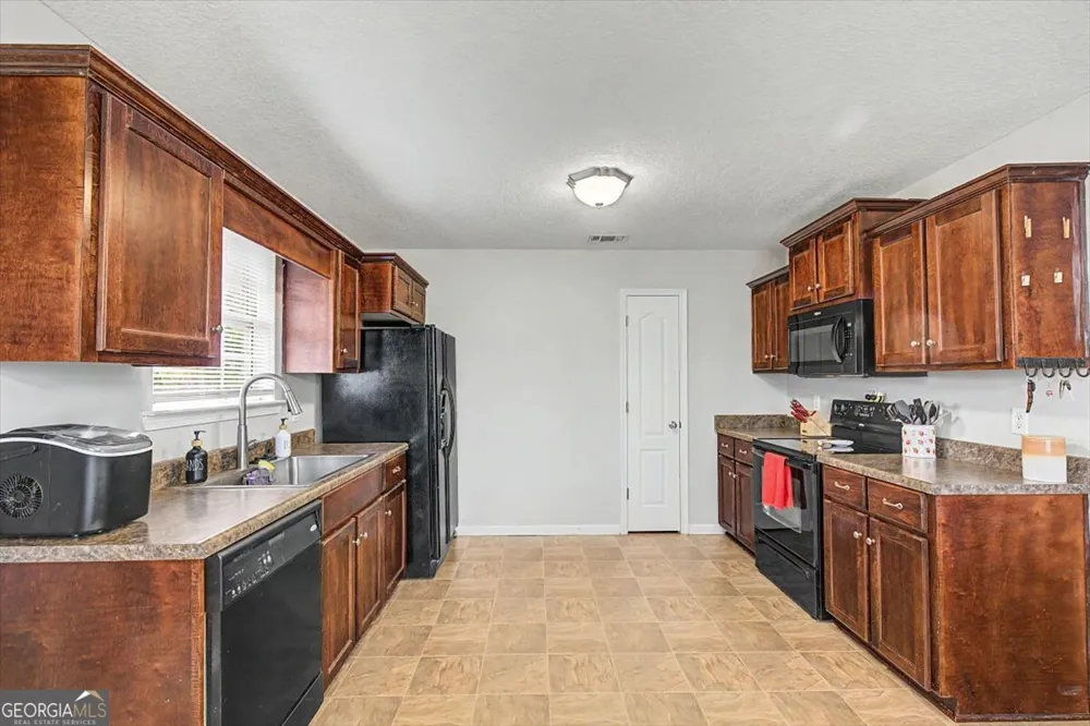 73 Mill Pond LN SE Ludowici, GA 31316