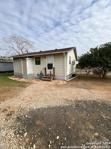 302 sheep hill Dilley, TX 78017