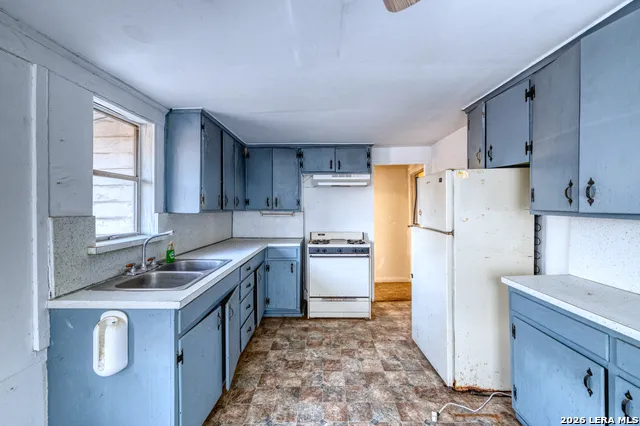 214 Cox Lane Carrizo Springs, TX 78834