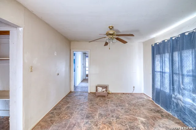 214 Cox Lane Carrizo Springs, TX 78834