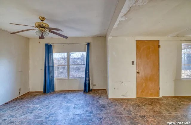 214 Cox Lane Carrizo Springs, TX 78834