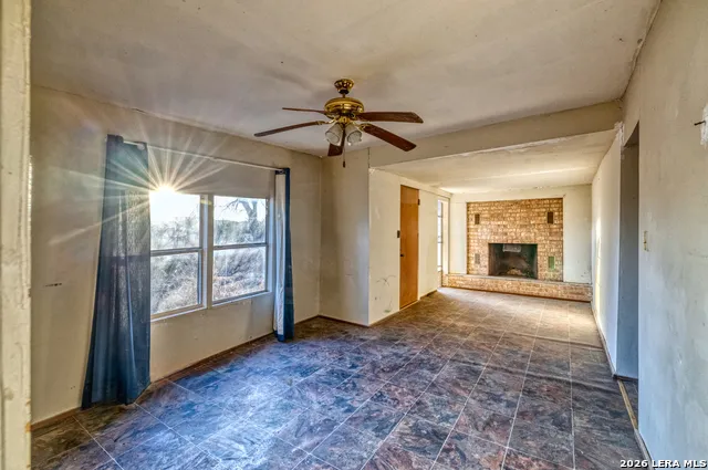 214 Cox Lane Carrizo Springs, TX 78834