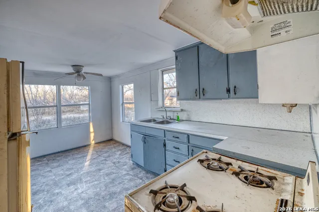 214 Cox Lane Carrizo Springs, TX 78834