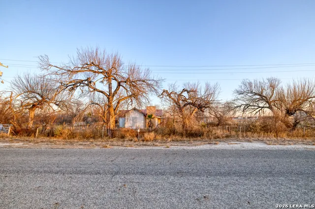 214 Cox Lane Carrizo Springs, TX 78834