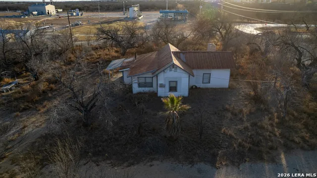 214 Cox Lane Carrizo Springs, TX 78834