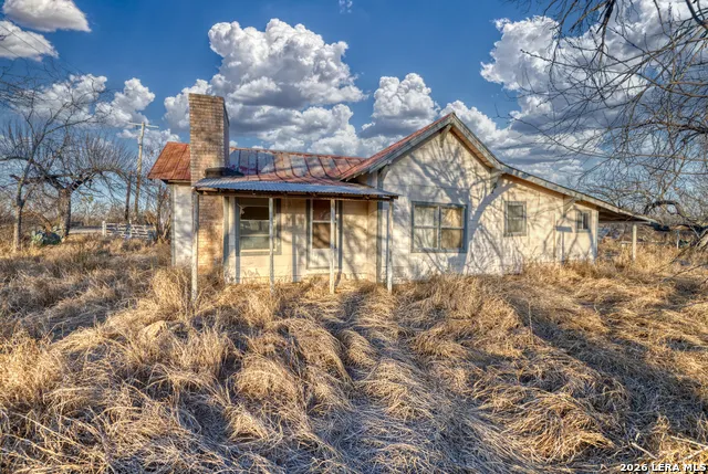 214 Cox Lane Carrizo Springs, TX 78834