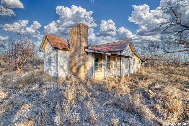214 Cox Lane Carrizo Springs, TX 78834