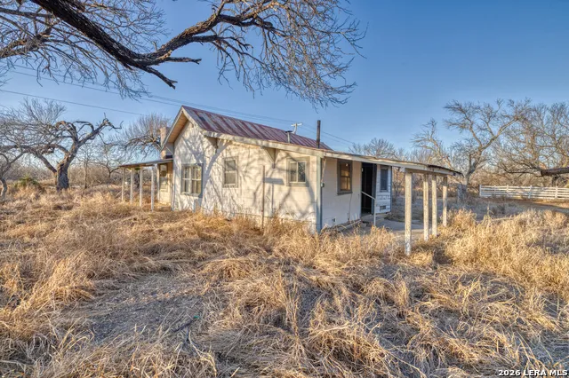 214 Cox Lane Carrizo Springs, TX 78834