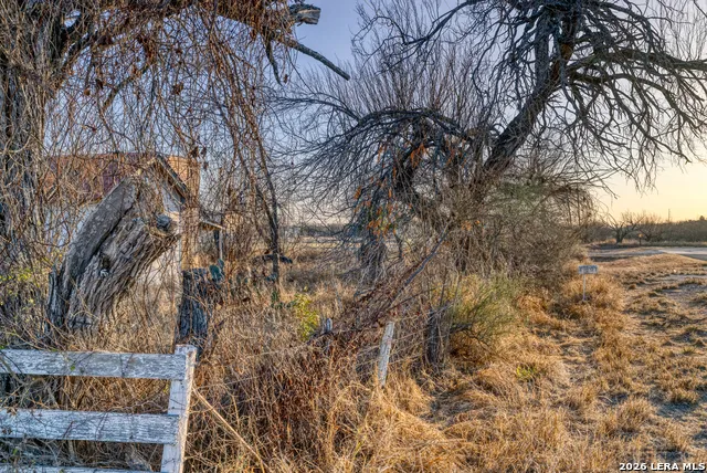 214 Cox Lane Carrizo Springs, TX 78834
