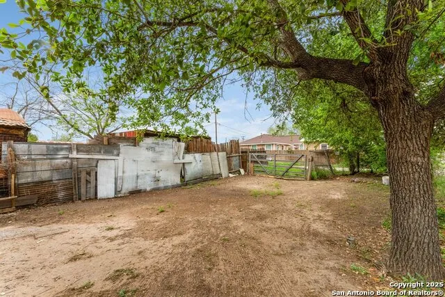 373 Avenue I Poteet, TX 78065