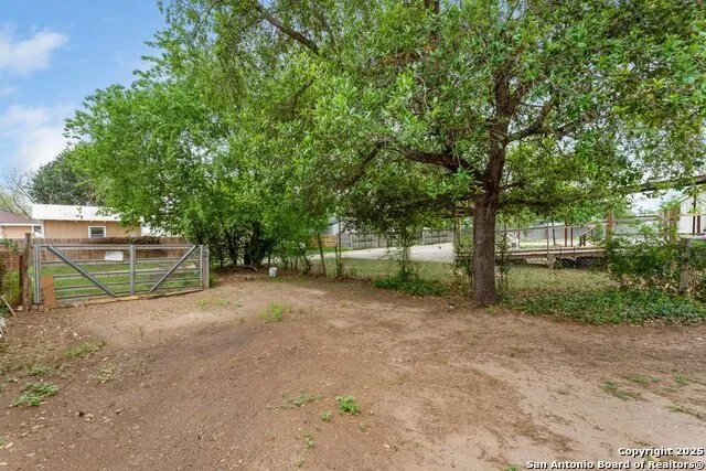 373 Avenue I Poteet, TX 78065