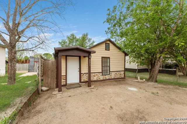 373 Avenue I Poteet, TX 78065