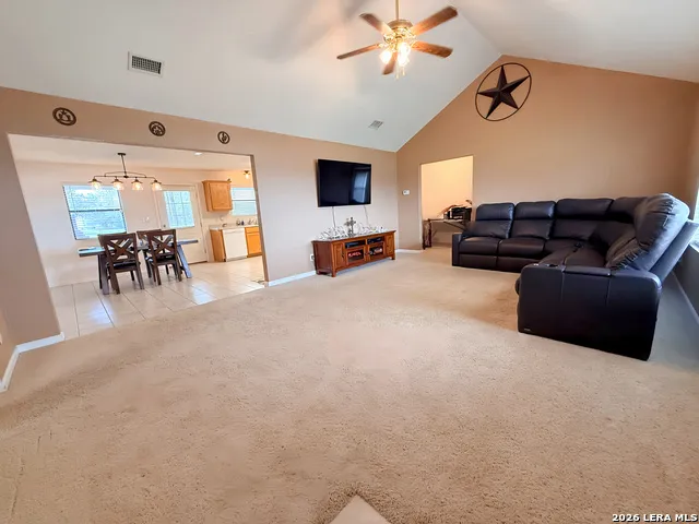 1520 LAKESIDE DR Lakehills, TX 78063