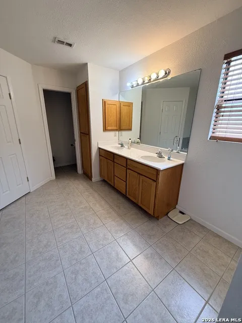 1520 LAKESIDE DR Lakehills, TX 78063