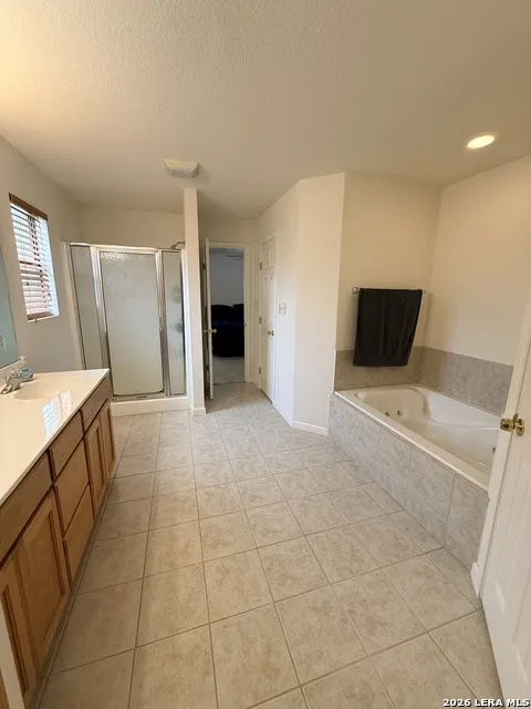 1520 LAKESIDE DR Lakehills, TX 78063