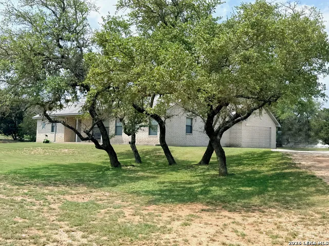1520 LAKESIDE DR Lakehills, TX 78063