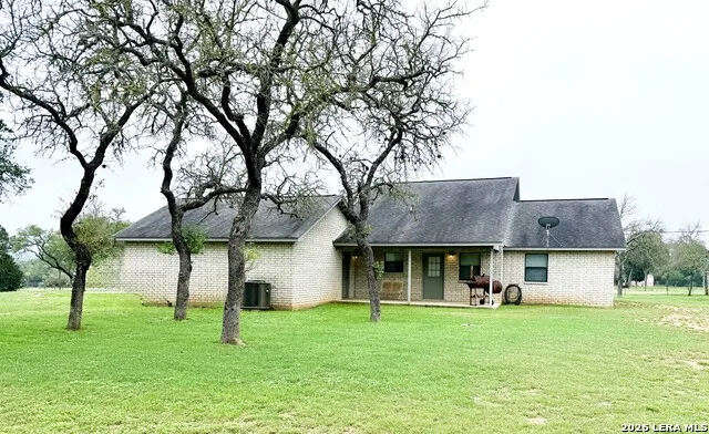 1520 LAKESIDE DR Lakehills, TX 78063