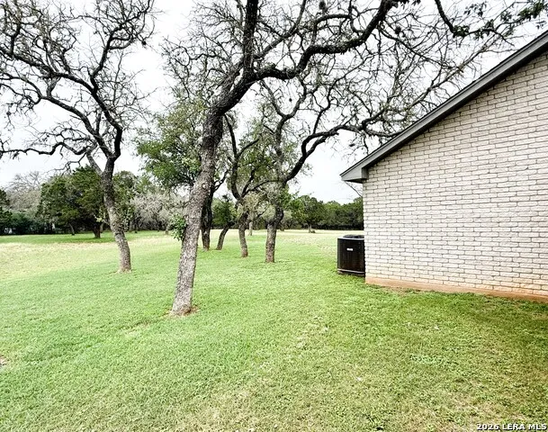 1520 LAKESIDE DR Lakehills, TX 78063
