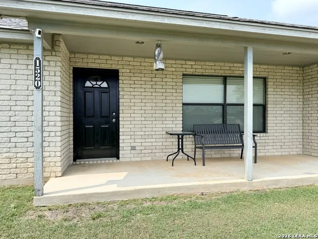 1520 LAKESIDE DR Lakehills, TX 78063