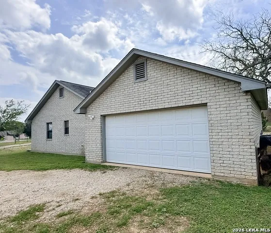1520 LAKESIDE DR Lakehills, TX 78063