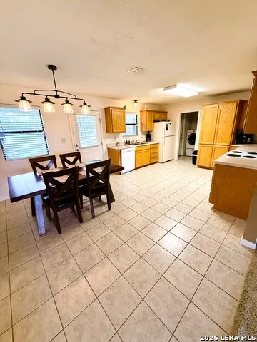 1520 LAKESIDE DR Lakehills, TX 78063