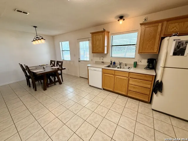 1520 LAKESIDE DR Lakehills, TX 78063