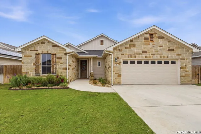 238 Iron Gate Pleasanton, TX 78064