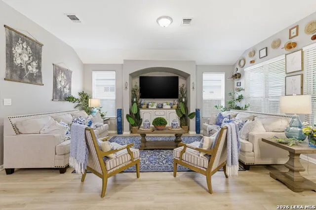 238 Iron Gate Pleasanton, TX 78064