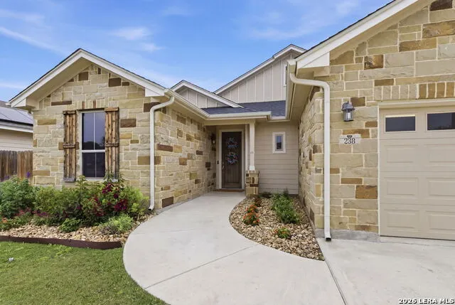 238 Iron Gate Pleasanton, TX 78064