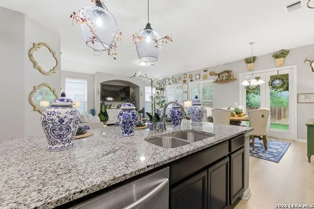 238 Iron Gate Pleasanton, TX 78064
