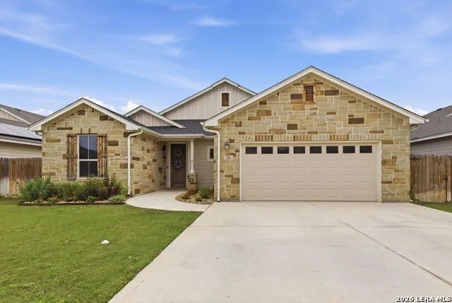 238 Iron Gate Pleasanton, TX 78064