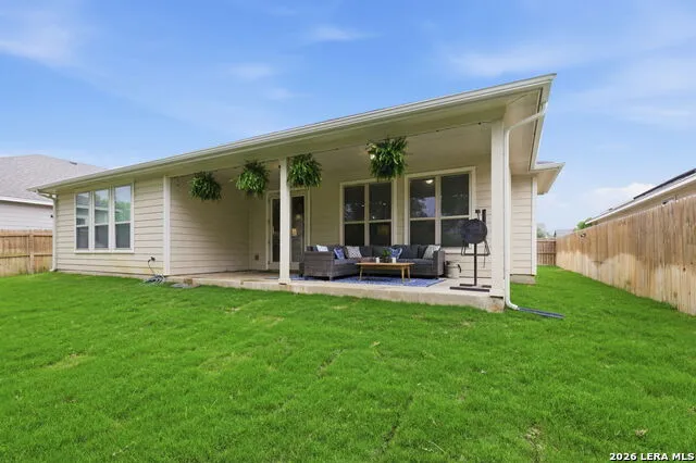 238 Iron Gate Pleasanton, TX 78064