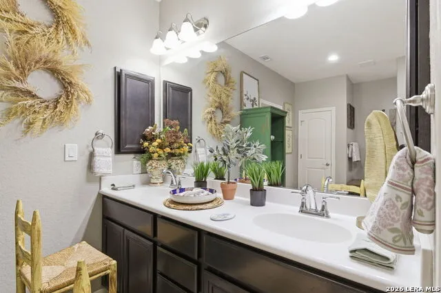 238 Iron Gate Pleasanton, TX 78064