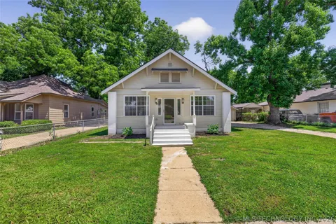 320 E 5th Street