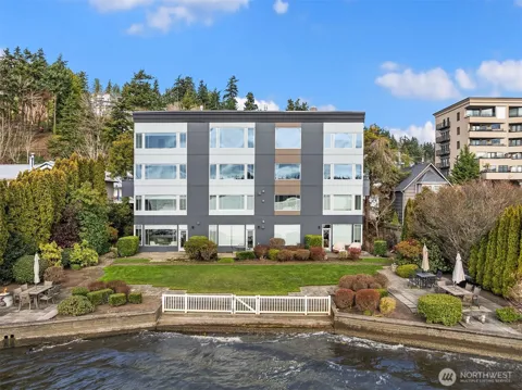 9039 NE Juanita Drive #304