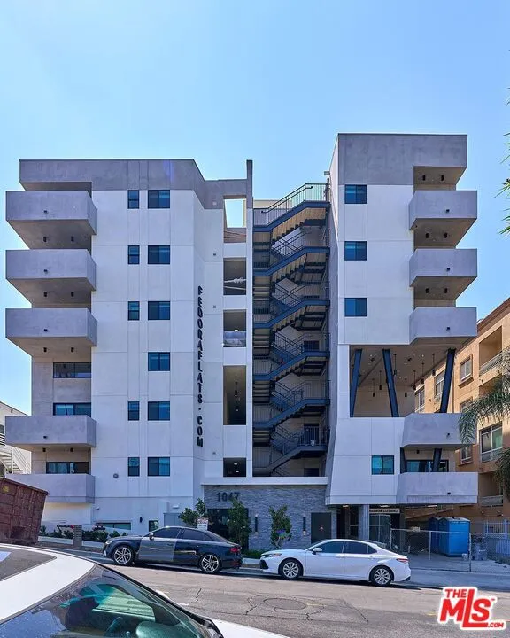 1047 Fedora Street #602 Los Angeles, CA 90006