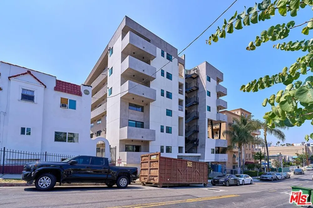 1047 Fedora Street #602 Los Angeles, CA 90006