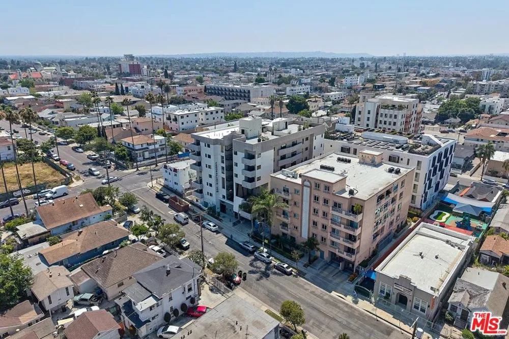 1047 Fedora Street #602 Los Angeles, CA 90006