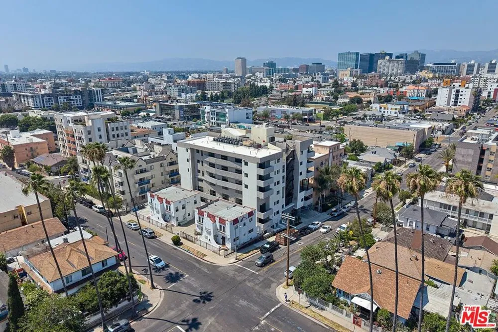 1047 Fedora Street #602 Los Angeles, CA 90006