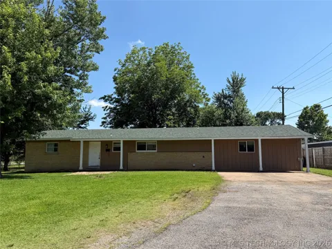 704 W Blair
