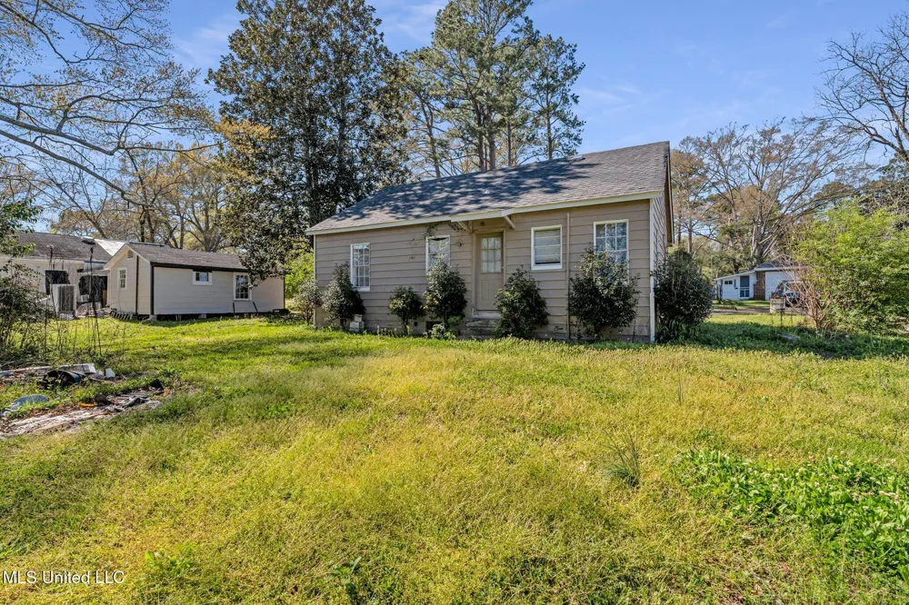 2314 Blount Avenue Prentiss, MS 39474