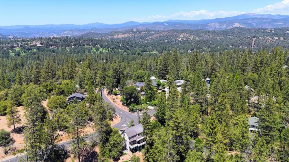 12021 Valenta Way Groveland, CA 95321