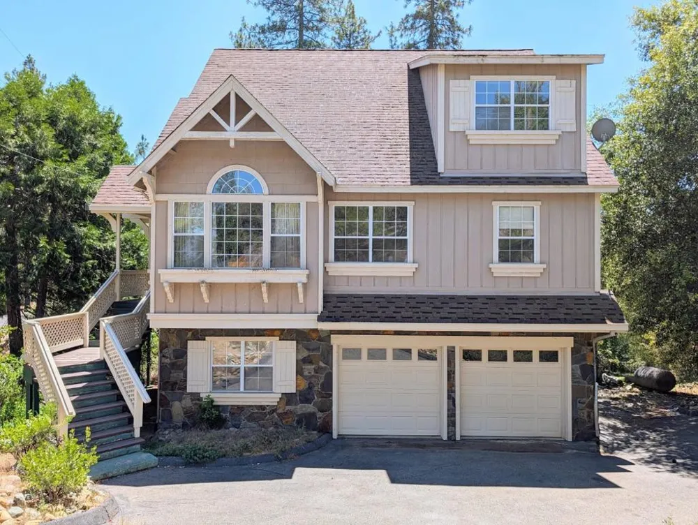 12021 Valenta Way Groveland, CA 95321
