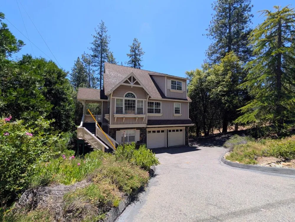 12021 Valenta Way Groveland, CA 95321